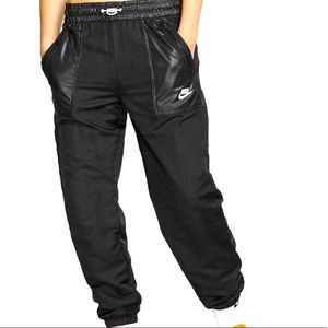 Nike Women's Sportswear Rebel Black Cargo Pants sweatpants. Great used condition